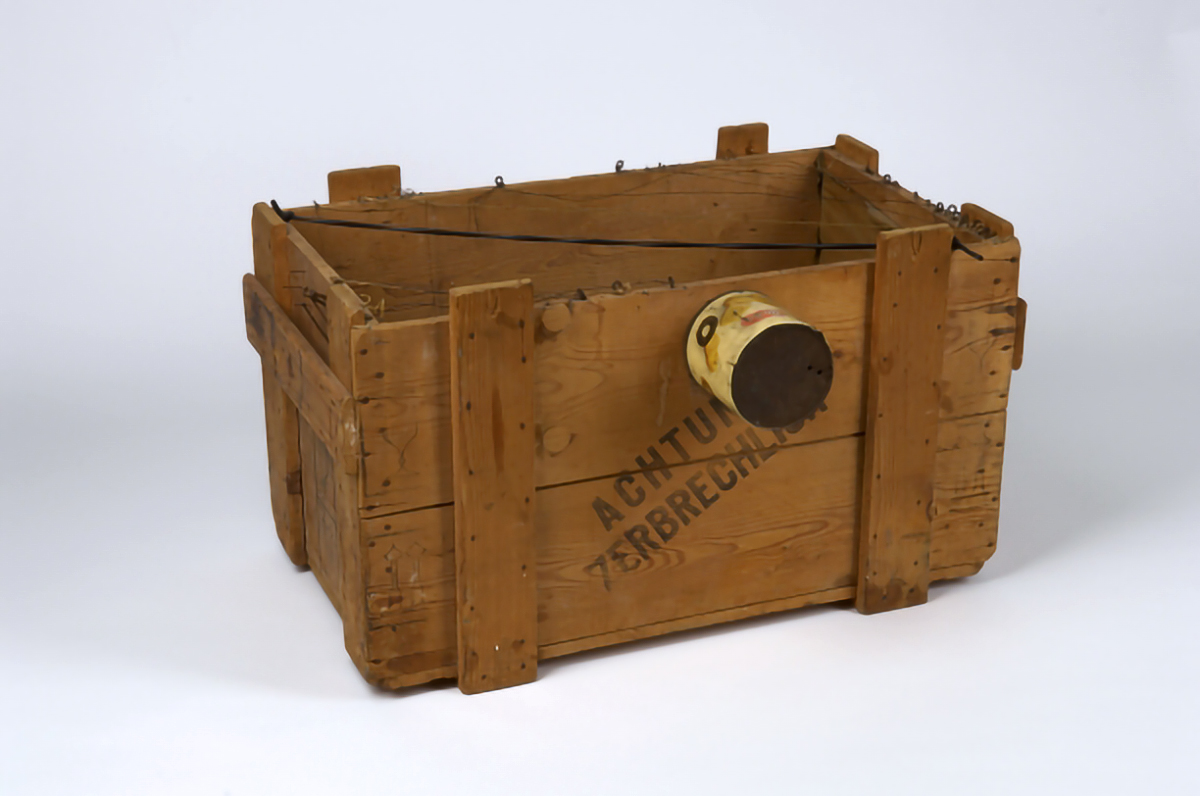 PAIK, Nam June. Urmusik, Primal Music, wooden box, wire, various materials, tin can, 52 x 92 x 68 cm, 1961 &nbsp;