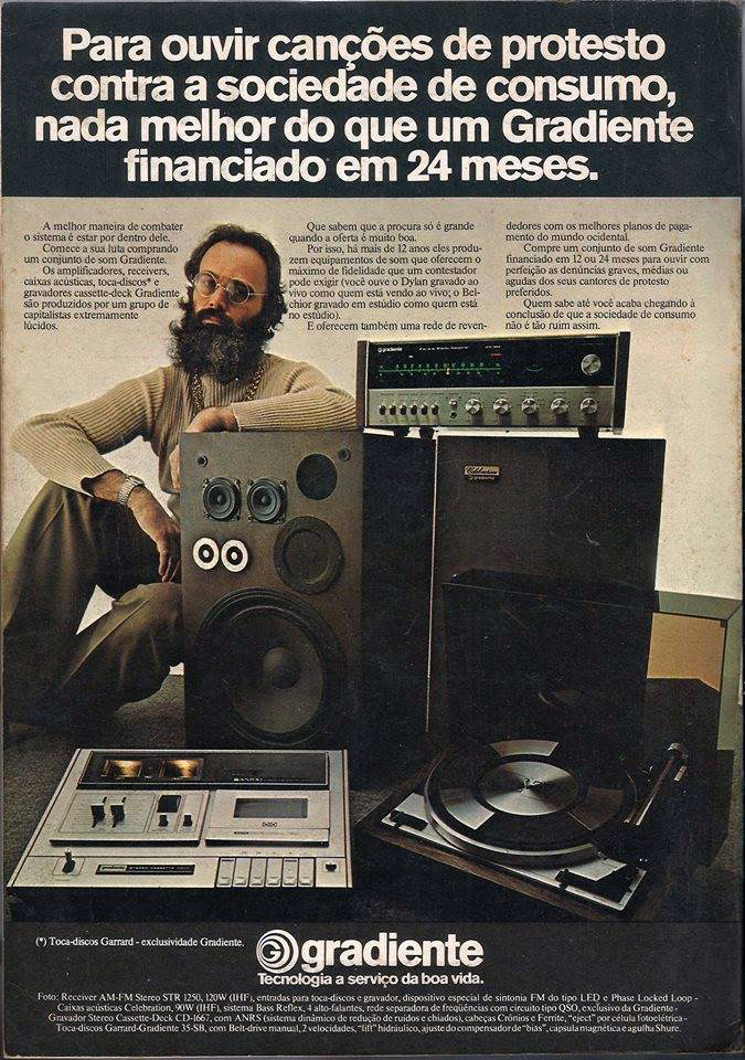 Para ouvir can&ccedil;&otilde;es de protesto contra a sociedade de consumo, nada melhor que um Gradiente financiado em 24 meses/To listen to protest songs against the consumer society, there&#39;s nothing better than a Gradiente, paid in 24 monthly installments, an&uacute;ncio da empresa Gradiente/advertisement, ca. 1970s